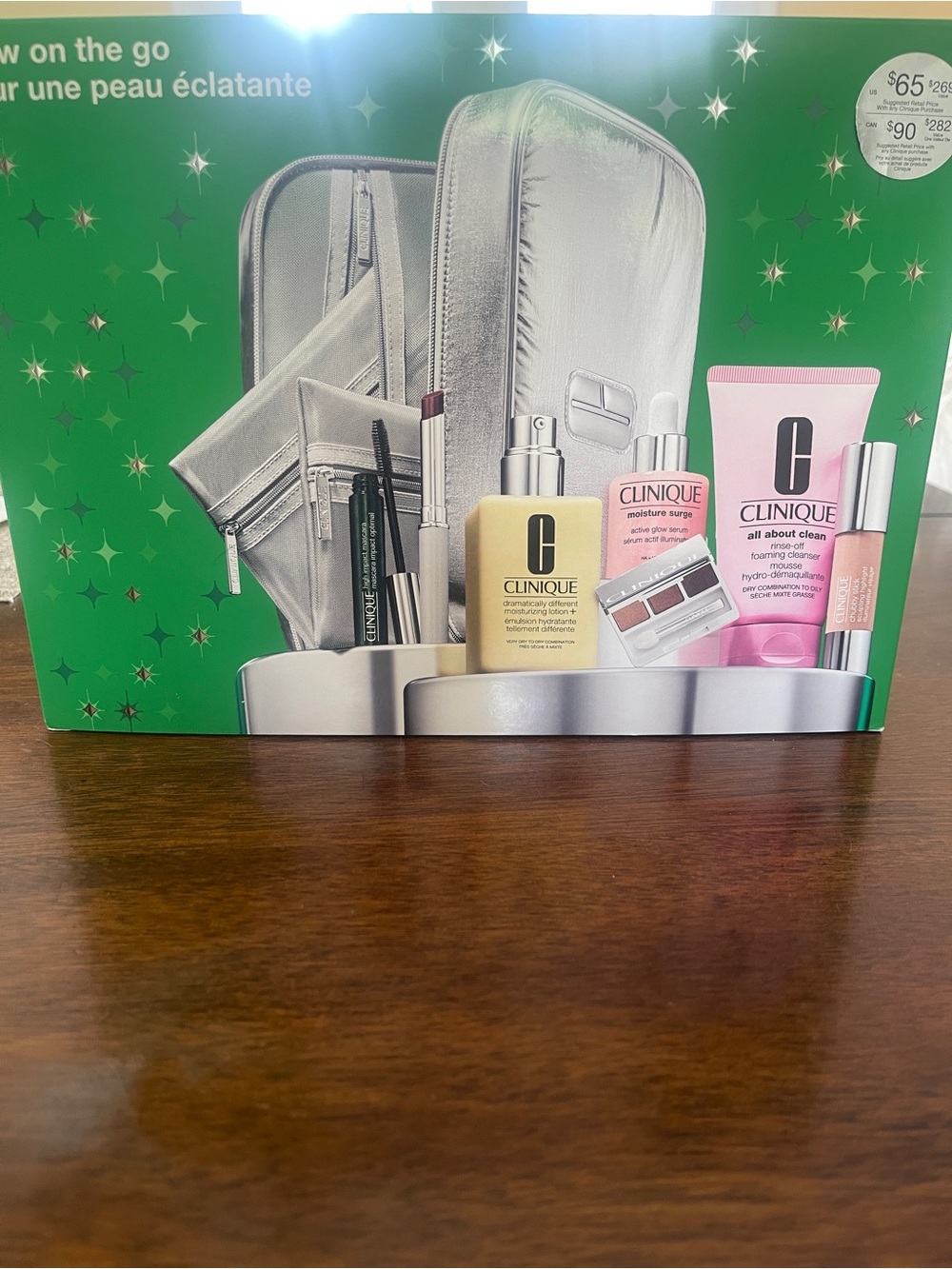 CLINIQUE Glow on the Go NWT
$269 value!